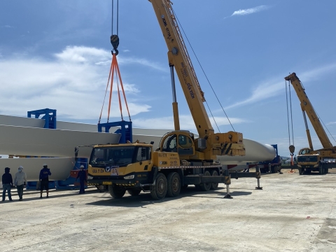 Cẩu, vận chuyển thiết bị điện gió