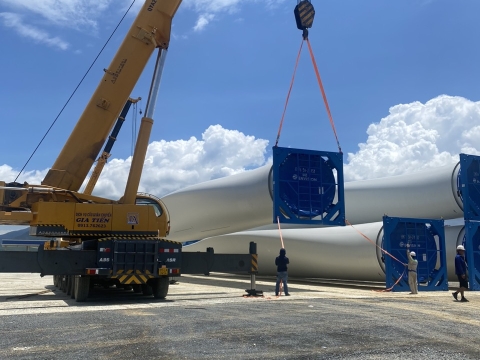 Cẩu, vận chuyển thiết bị điện gió