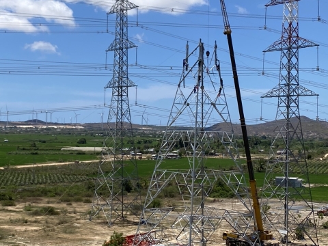 Thi công cẩu lắp đường dây 500KV