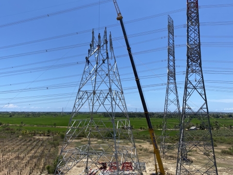 Thi công cẩu lắp đường dây 500KV