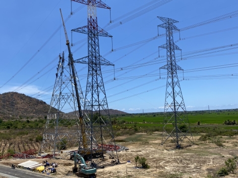 Thi công cẩu lắp đường dây 500KV